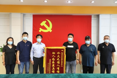 德州园林：路遇火情紧急驰援 协助消防成功灭火