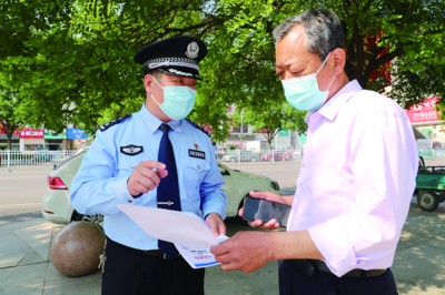 德州市公安局陵城分局开展"进村入户"老年人防诈宣传活动
