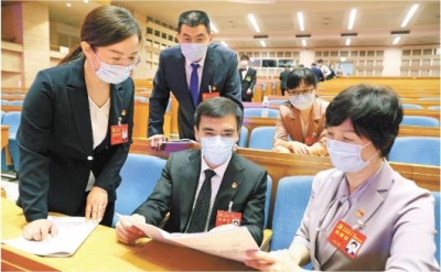 大众日报头版 | 出席省第十二次党代会的德州代表热烈讨论科技创新