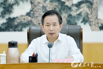 十二届省委常委会召开第一次会议