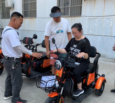 助残关爱落实处 | 陵城区发放42辆残疾人代步车