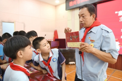 让革命薪火代代传承 | 德州市“童心向党 党的光辉照我心”教育实践活动走进石芦街小学