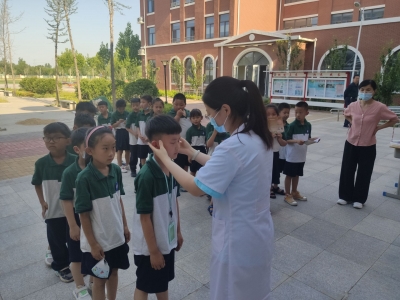 乐陵市中街道：中医小儿推拿防控儿童青少年近视大型义诊走进挺进小学