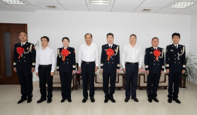 德州市委书记田卫东会见我市全国公安系统英雄模范立功集体代表