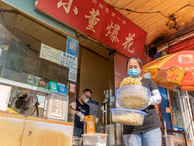做爆米花十年，德州这家“网红”店：昔日打游击躲城管，今朝签“门前五包”