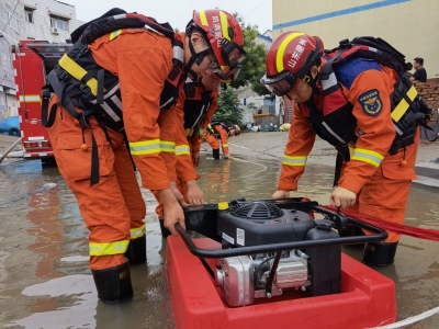 持续降雨致道路积水！德州消防紧急排险