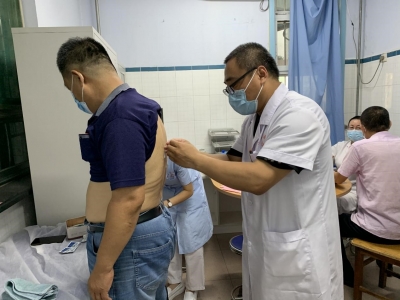 夏日送清凉 | 入伏当天，德州市第七人民医院免费为环卫工人贴三伏贴