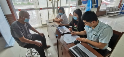 庆云县东辛店镇：倾情办理优待证  温暖退伍军人心