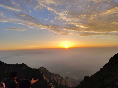 诗 | 赵维华：为泰山日出照赋诗