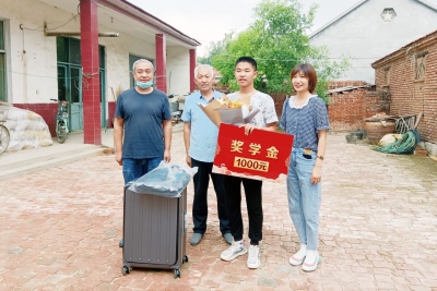 慰问高考学子 组织教育活动 帮助贫困学生 | 陵城区新城社区工作队关爱青少年 守护成长路