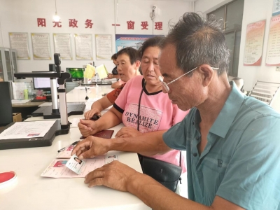 宁津：老夫妻家门口就近补办结婚证