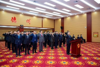德州市政府举行宪法宣誓仪式 朱开国监誓
