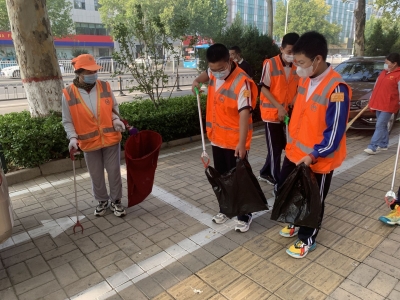 德州环卫：举办“净化城市环境  争做文明少年”体验活动