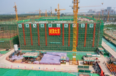 全力加快天衢新区建设丨汽车摩托车专修学院新校区首栋楼体封顶