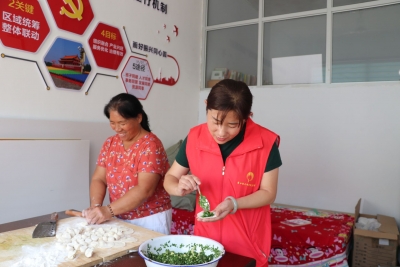 庆云县崔口镇：孝心助老 情暖中秋