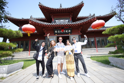 【2022打卡中国】 打卡泉城美景 体验陶艺雕刻 外国视频博主近距离感受龙山文化魅力