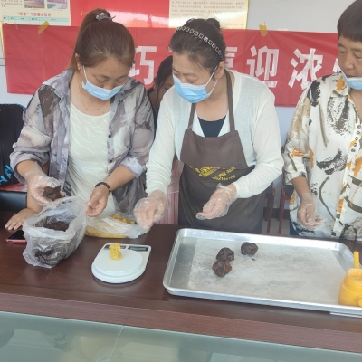 庆云中丁乡：团圆佳节共长情  巧做月饼话中秋
