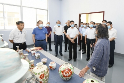 全国人大常委会委员、民盟中央副主席谢经荣来德州考察调研