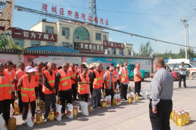 陵城区边临镇：情系保洁员 中秋送温暖