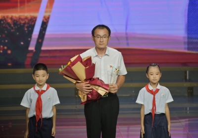 德州最美教师、禹城市安仁镇孙庄学区中心小学徐强：30名家长含泪留住的好老师