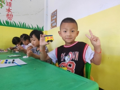 乐陵朱集镇开展“庆中秋”儿童彩绘活动