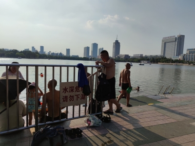 曝光台 | 任性游泳垂钓丢了文明增了隐患