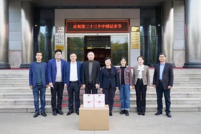 德州市人大常委会携手人大代表向新闻记者送健康