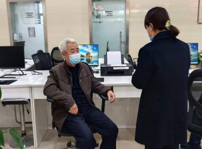 夏津县人社局：帮办代办方便群众办事