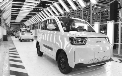 “元宝”新能源汽车5分钟下线一辆 陵城先进制造业实现“智造”