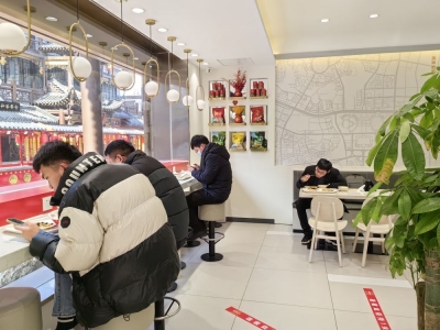 再现锅气蒸腾——山东济南假期餐饮消费持续升温