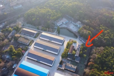 胡鑫宇家属：遗体在学校后山储粮仓库找到，衣服疑似反穿