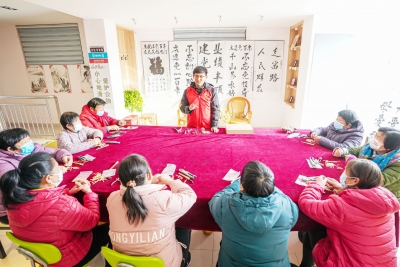 新春走基层 | 齐河县非遗传承人云廷臻带着扎刻走进文化站