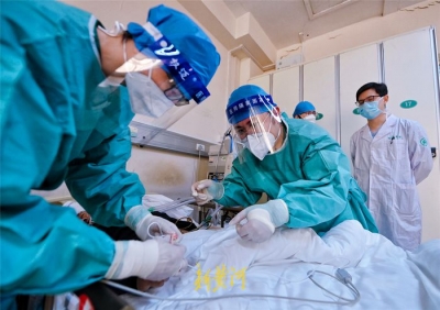 走进ICU：与死神角逐，为生命守门