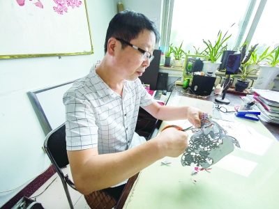匠心绝活 | 齐河剪纸传承人郑国平：巧手剪乾坤 纸上妙生花