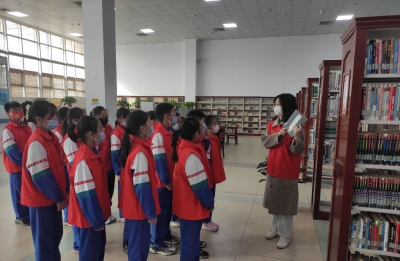 德州市经济技术开发区长河小学：开展社会主义核心价值观教育实践活动走进市图书馆