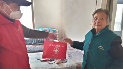 新时代文明实践 | 乐陵花园镇志愿者“暖心跑腿” 为居民送“爱心药品”