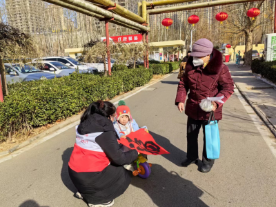 长河街道泰和社区开展“喜迎新春送春联 情暖社区送祝福”活动