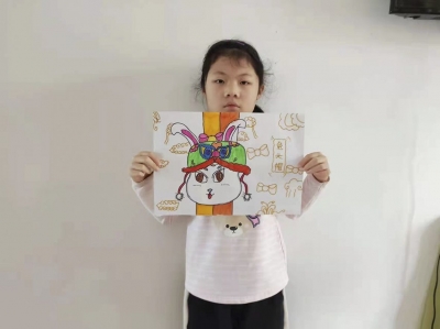 天衢新区宋官屯街道新城社区：巧手绘兔帽 “云上”迎新春