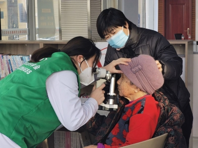 我为群众办实事 | 天衢新区宋官屯街道王庄社区开展眼部义诊活动