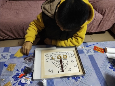 天衢新区宋官屯街道新城社区：开展“浓情腊八 豆子作画”线上活动