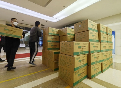 8200部指夹式血氧仪到德州了！紧急配送到全市4000余个村卫生室