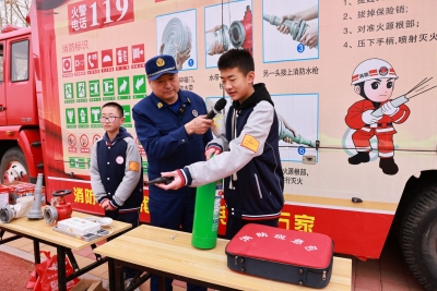 德州：“蓝老师”进校园，讲好“开学第一课”