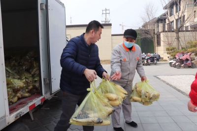 长江物业发起爱心助农团购：近1吨新鲜莲藕送到业主家