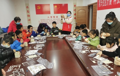 天衢新区宋官屯街道：开展周末科技手工制作活动