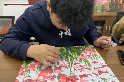 天衢新区宋官屯街道艾家坊社区：油画添新意 多彩绘春天