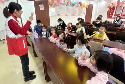 天衢新区宋官屯街道金鼎社区：青少年英语公益课堂开课