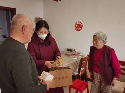 长河街道绿城社区党总支书记韩艳萍：把贴心服务送进千家万户