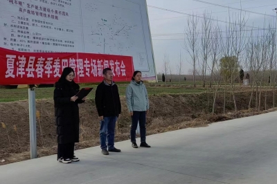 夏津县：小麦春管应该注意啥，农技专家在麦地里“现身说法”