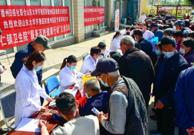 专家“组团”送健康 | 德报联合山东大学齐鲁医院德州医院开展义诊