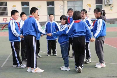 巧解“千千结” 心理共赋能 | 德州市光明街小学开展心理团建活动  